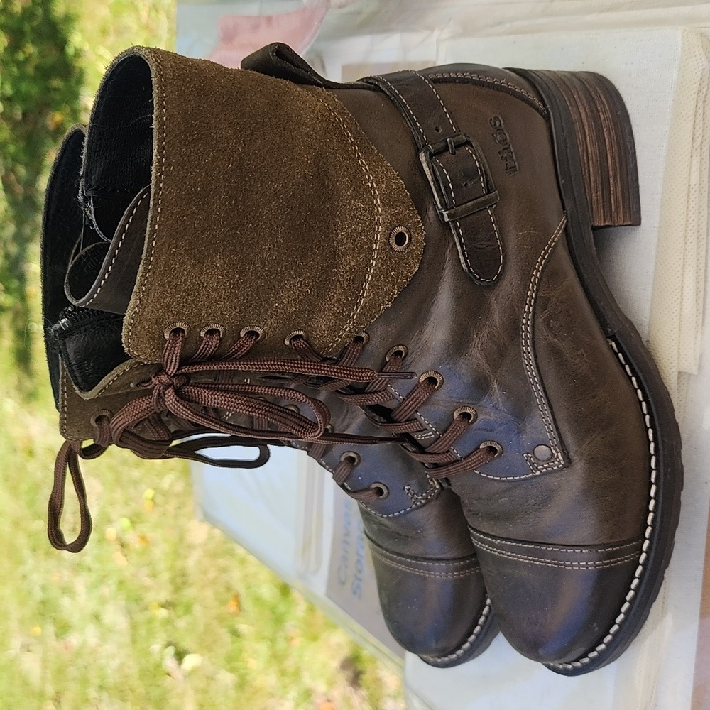 Taos boots.  Olive green size 38